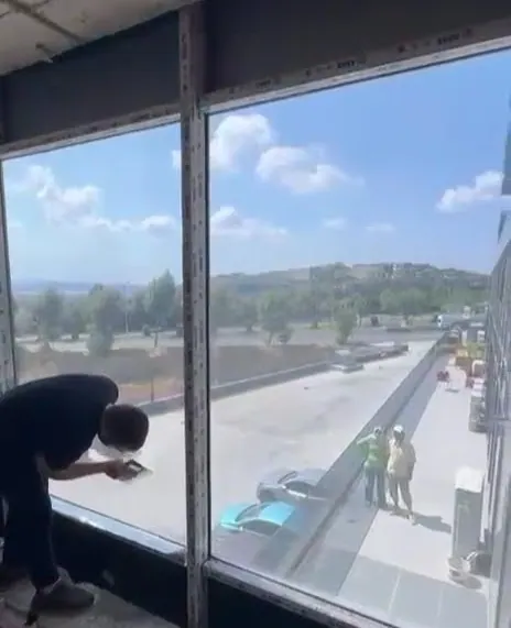 Gündüz içeriyi göstermeyen cam filmi